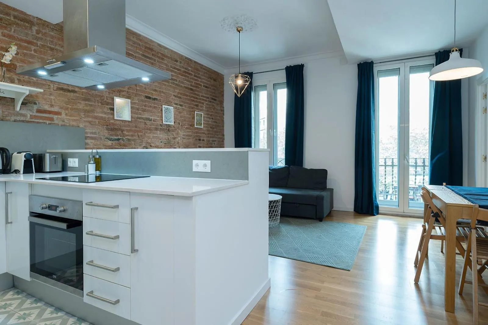 Bright And Cozy Flat In The Heart Of The City Barcelona Spain